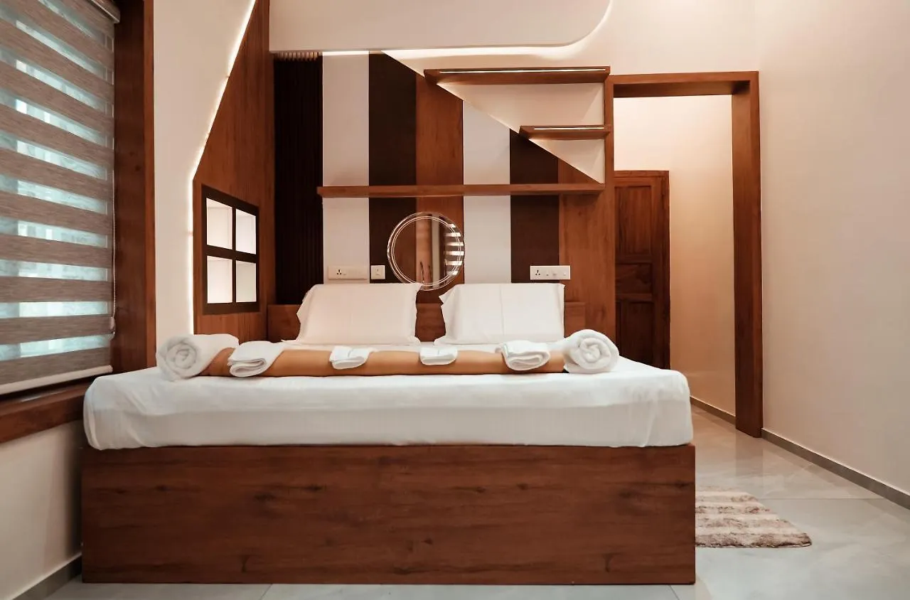 Kalloos Island Backwater Resort 科兰